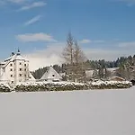 Schloss Muenichau מלון 3*