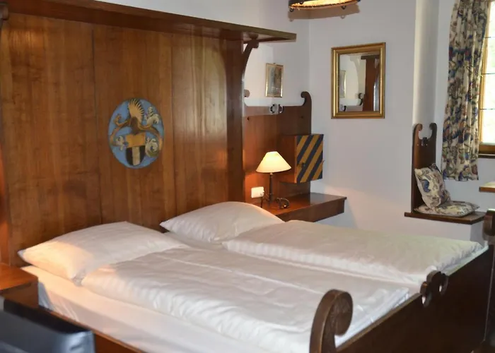 Schloss Muenichau 3*